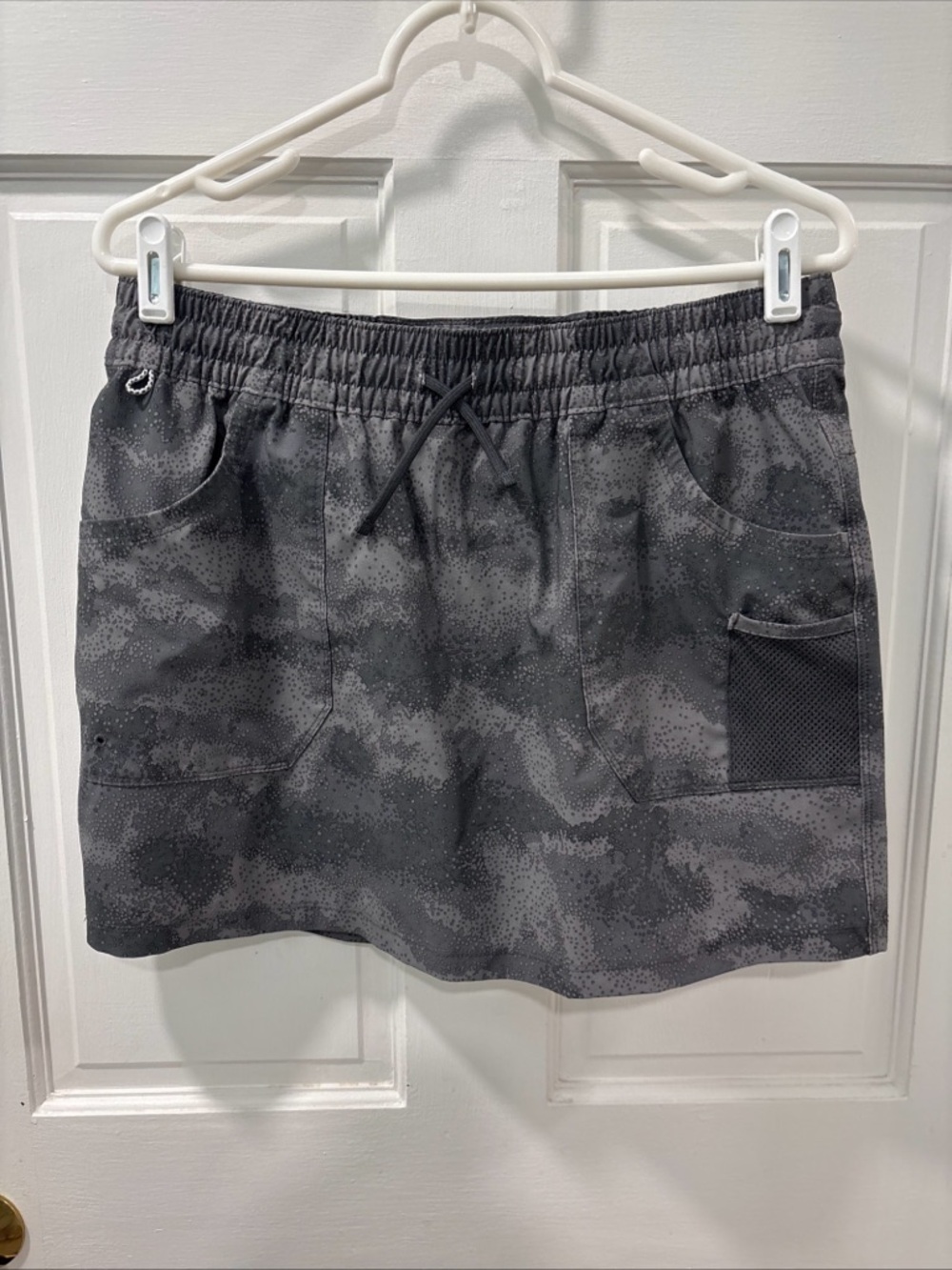Columbia Women’s PFG Omni-Shade Fishing Skort Size Medium Gray UPF 50 Athletic